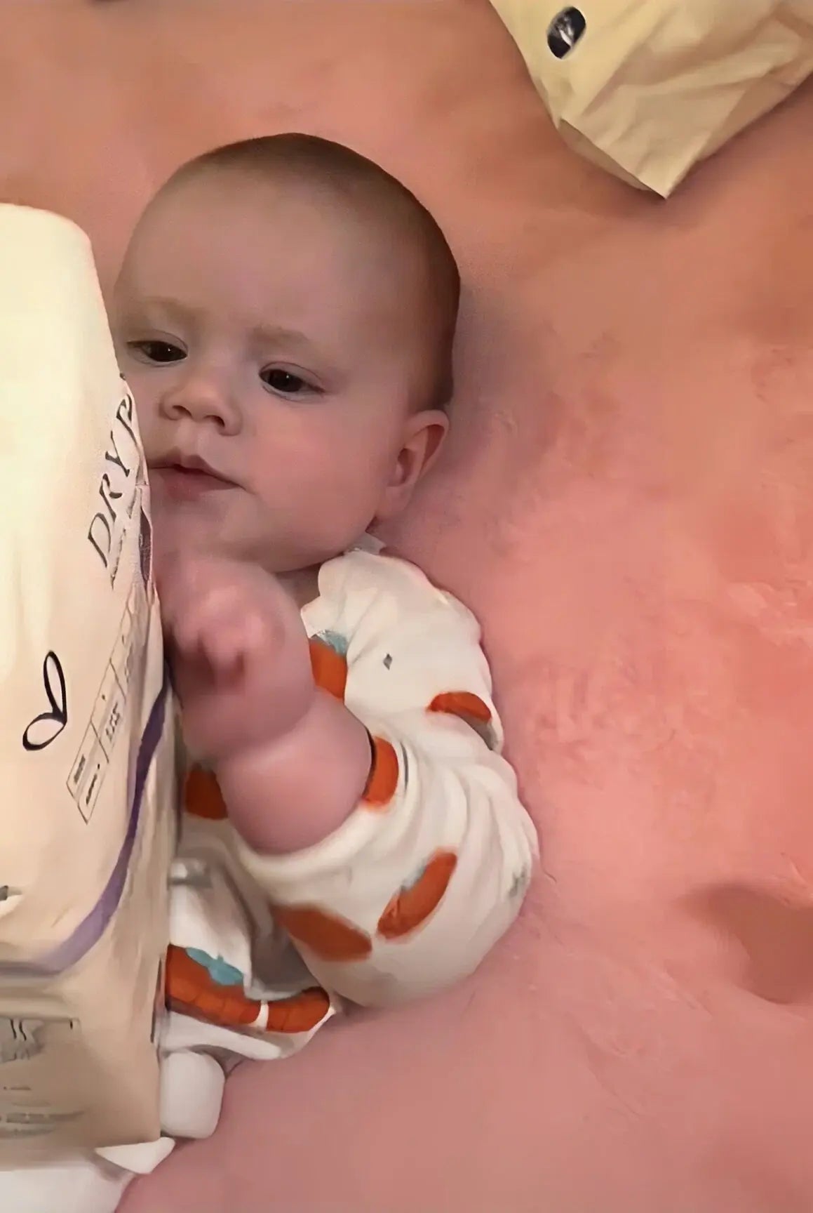 Real shared photo of a happy baby playing at home wearing DRYPER diapers, showcasing reliable fit and comfort.